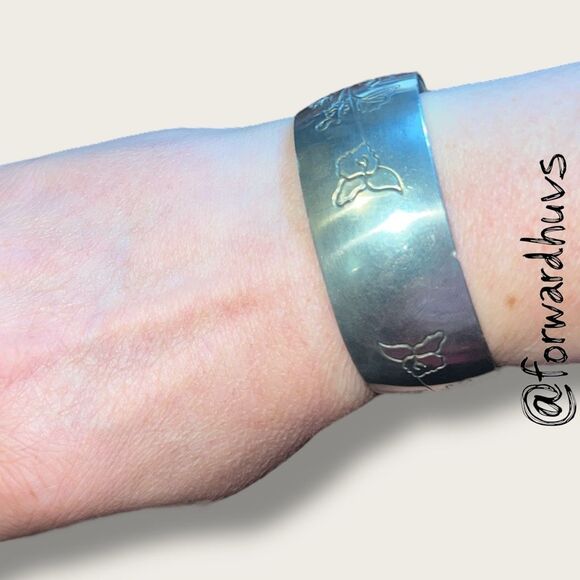 Vintage MJ Pewter Cuff Bracelet – Violet Engraving February Flower - Picture 5 of 7